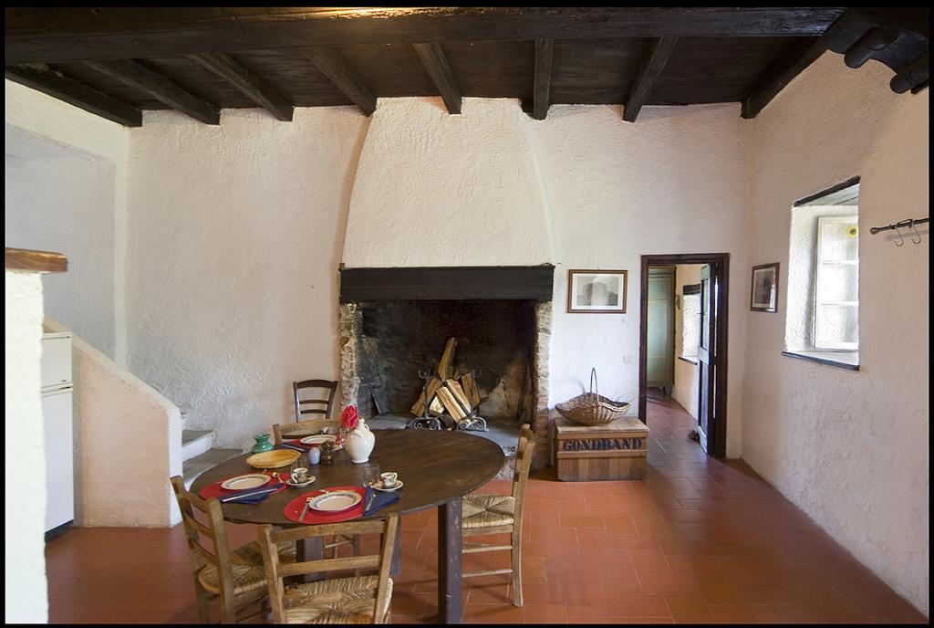 Agriturismo Famiglia Al Castello Di Bagnolo Bagnolo Piemonte Room photo